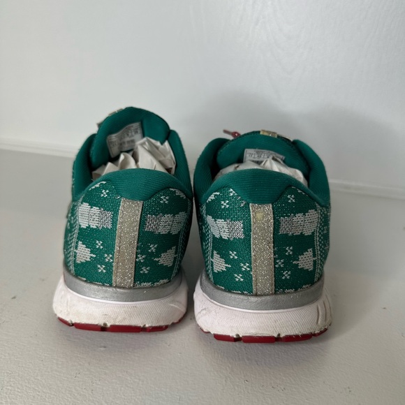 Brooks Revel 3 Ugly Christmas Sweater Running Shoes Snowman Green Mens - Size 11 - Picture 6 of 9
